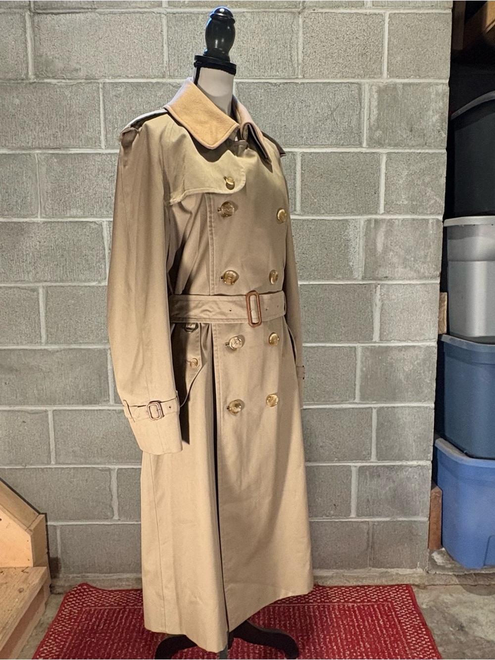 Burberry trench coat. - Picture 4 of 16